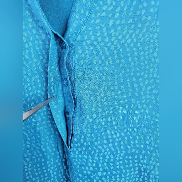 Lane Bryant  Teal Dot Mix Media Split Neck Top Size 18/20 - Picture 6 of 12